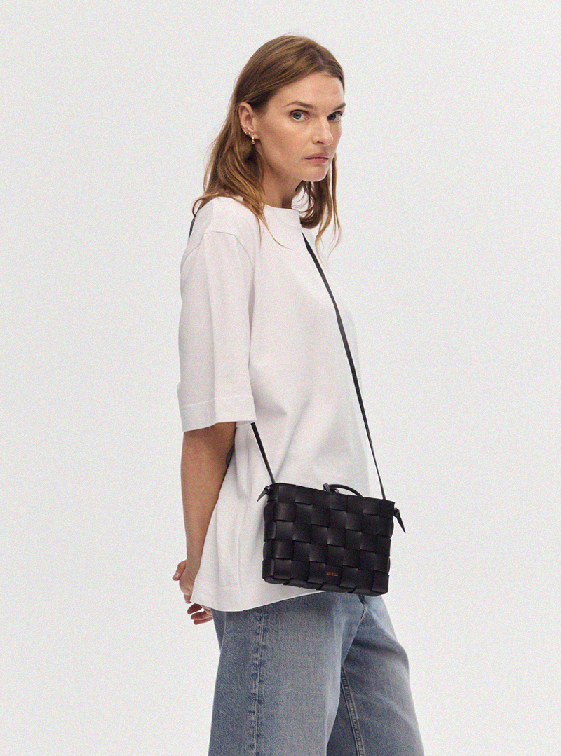 PANE Crossbody Woven Bag Black - Image 7
